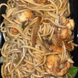 Shrimp Lo Mein (or Chow Mein) Shrimp Lo Mein (or Chow Mein)