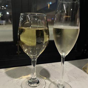 Noble Thai - Pinot Grigio and bubbly - Thai Near Me - Chicago, Illinois Noble Thai - Pinot Grigio and bubbly - Thai Near Me - Chicago, Illinois