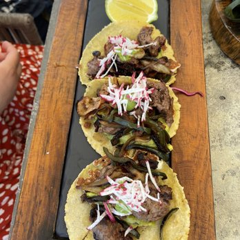 Restaurante Mezzanine - Steak tacos - Thai Near Me - Tulum, ROO