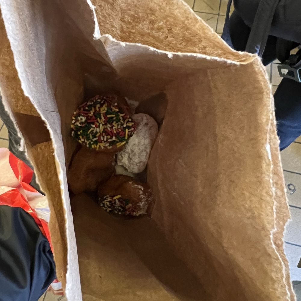 Daily Dozen Doughnut - Assorted donuts - Bakeries Near Me - Seattle, Washington Daily Dozen Doughnut - Assorted donuts - Bakeries Near Me - Seattle, Washington