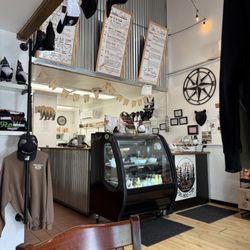 Mountain Grubs Sandwich Shop - Place your order at the counter and they will deliver it to you.