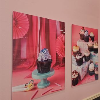 Smallcakes Decadent Coffee - Inside decor - Cupcakes Near Me - Modesto, California Smallcakes Decadent Coffee - Inside decor - Cupcakes Near Me - Modesto, California