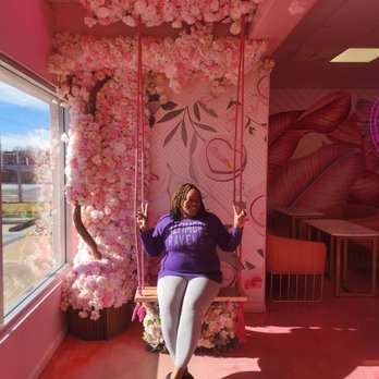 The Sweet Spot - Enjoying the decore - Desserts Near Me - Virginia Beach, Virginia