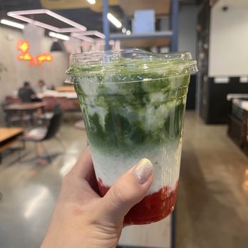 Kaffee Bohnen - Strawberry matcha einspanner - Coffee & Tea Near Me - Los Angeles, California