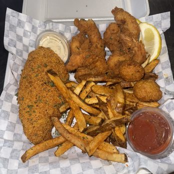 samiches bar and grill - Burgers Near Me - Ferris, Texas