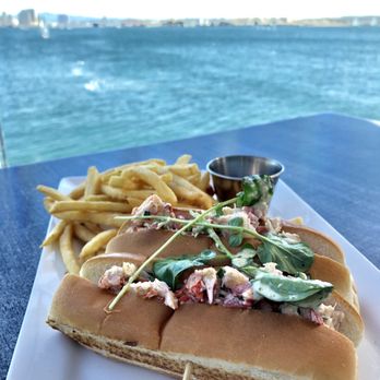Tom Ham's Lighthouse - Lobster roll - Breakfast & Brunch Near Me - San Diego, California