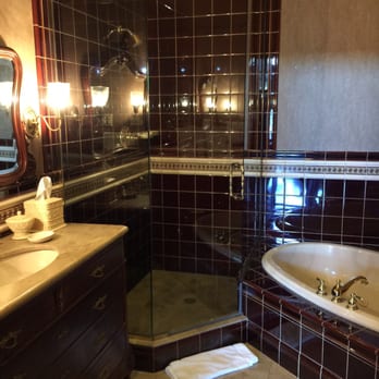 Wheeler Mansion Hotel - Updated bathroom - Hotels Near Me - Chicago, Illinois Wheeler Mansion Hotel - Updated bathroom - Hotels Near Me - Chicago, Illinois