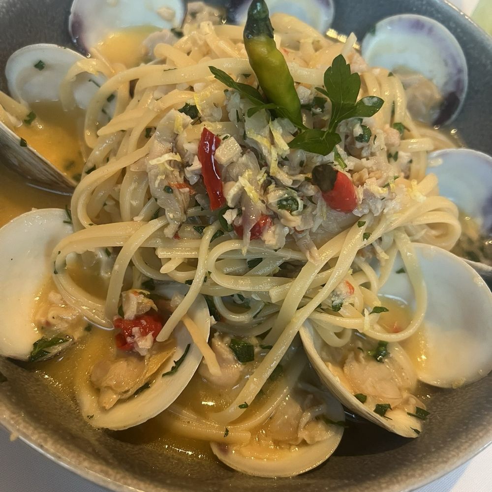 Graffiti Raw - Linguine alla Vongole - Seafood Near Me - Houston, Texas
