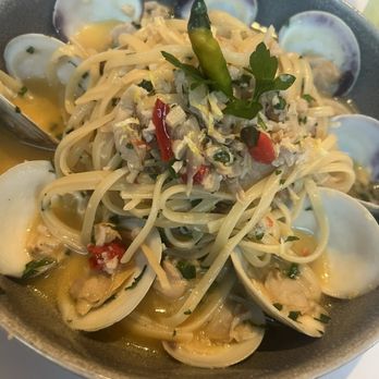 Graffiti Raw - Linguine alla Vongole - Seafood Near Me - Houston, Texas