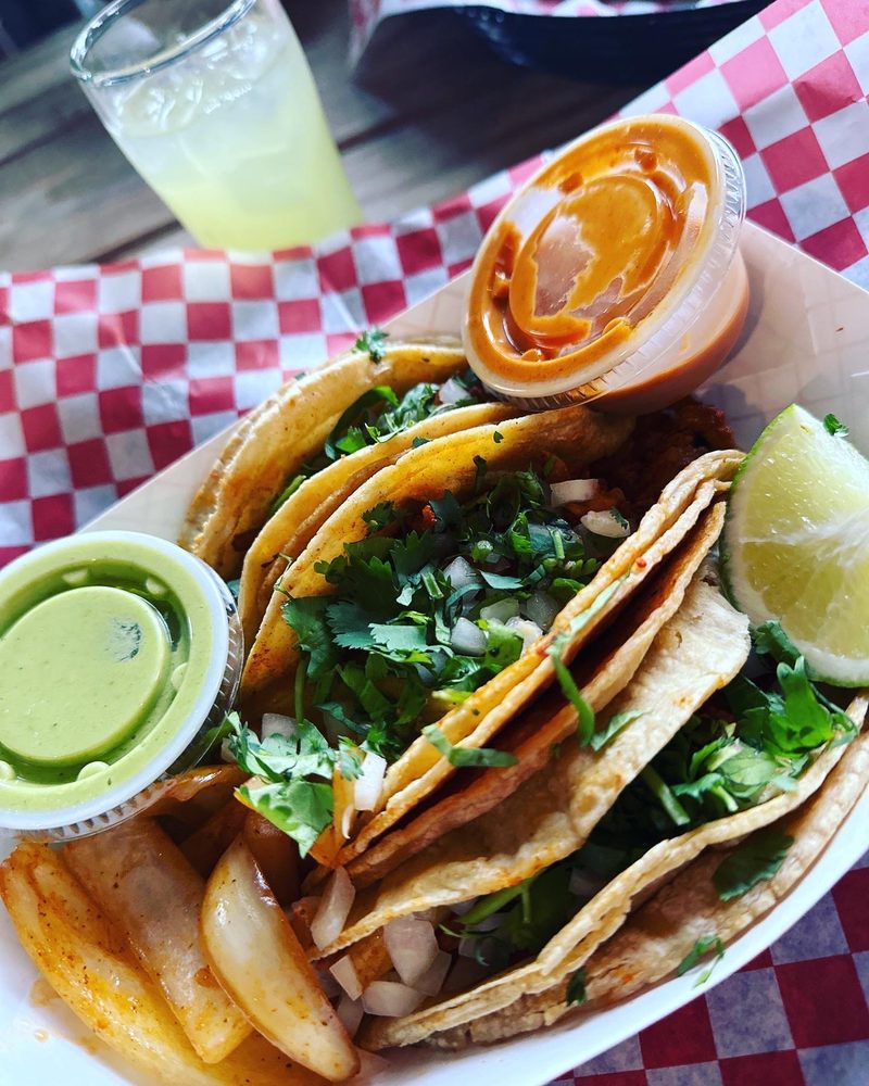 Tacos Luna Y Mas Logo