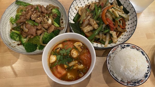 Delish Thai by null