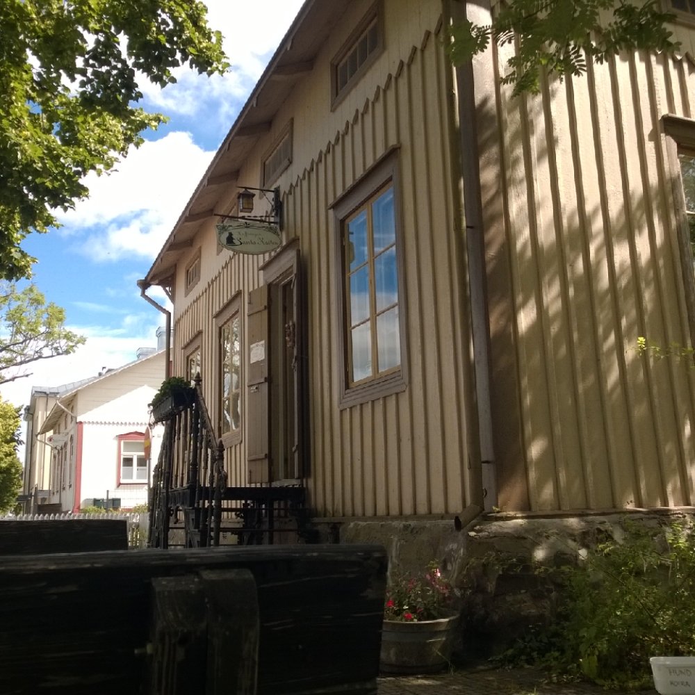 Svarta Katten - Cute small place with a cosy atmosphere and a nice garden. Delicious in-house baked cakes etc. - Coffee & Tea Near Me - Mariehamn, 01