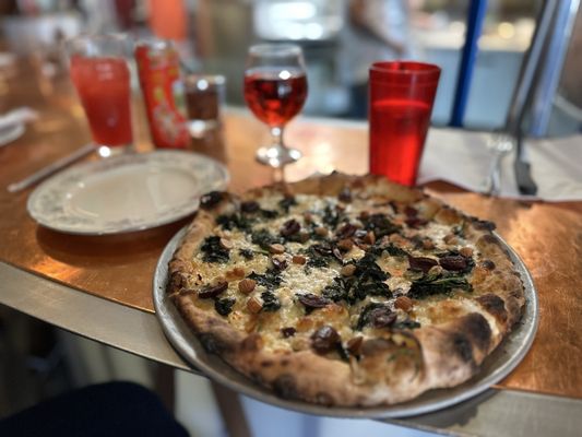 Pizzeria Lola by null