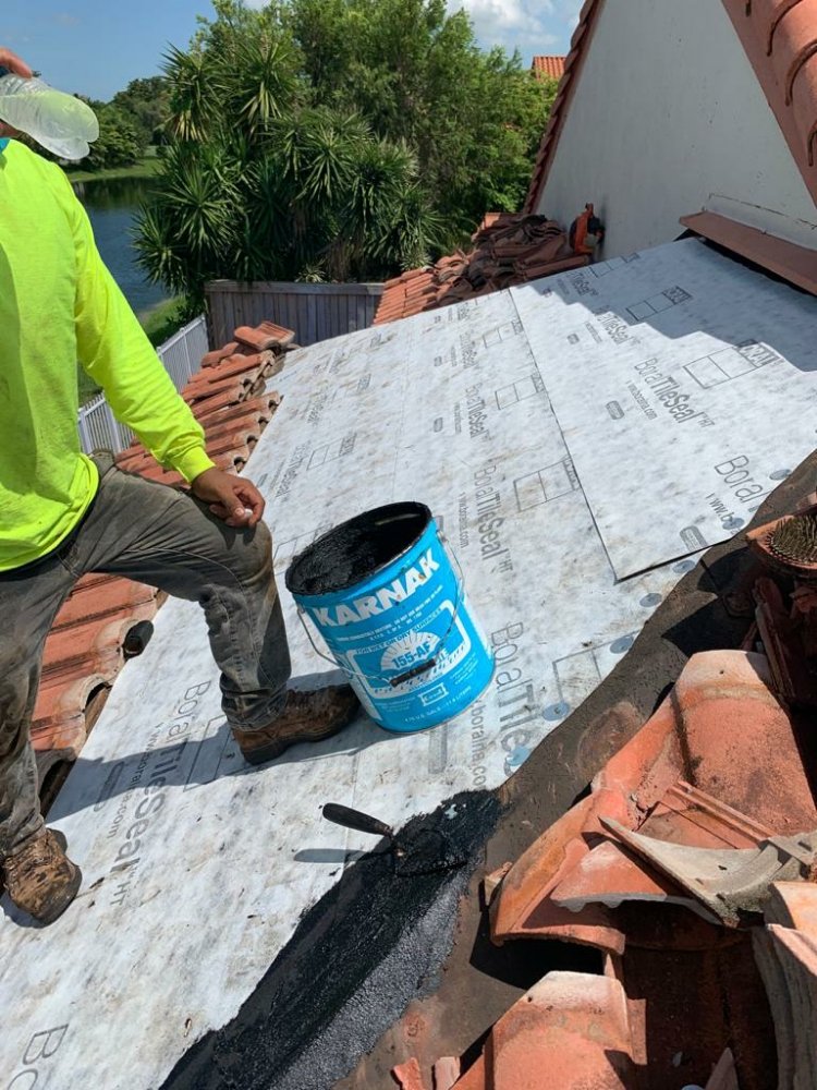 Slide of UnderCover Roofing & Metal