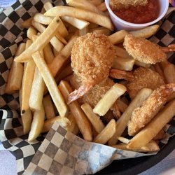 King's Pizzeria - Fried shrimp with fries
