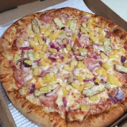Hawaiian pizza with red onions