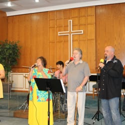 Grace Fellowship Of Kilgore - Worship team practicing.