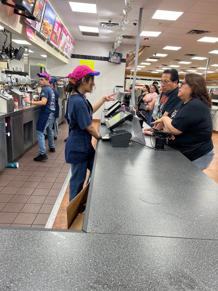 BRAUMS ICE CREAM & DAIRY STRS Updated May 2024 15 Photos & 26 Reviews 1701 E Shady Grove