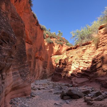 Peekabo Canyon - Part of the wash on the trail - Hiking Near Me Peekabo Canyon - Part of the wash on the trail - Hiking Near Me