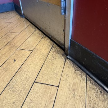 Le Boulanger - Filthy floors with grime caked on corners. - Bakeries Near Me - San Jose, California Le Boulanger - Filthy floors with grime caked on corners. - Bakeries Near Me - San Jose, California