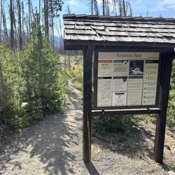 Kawuneeche Visitor Center - Tonahutu Spur Trail