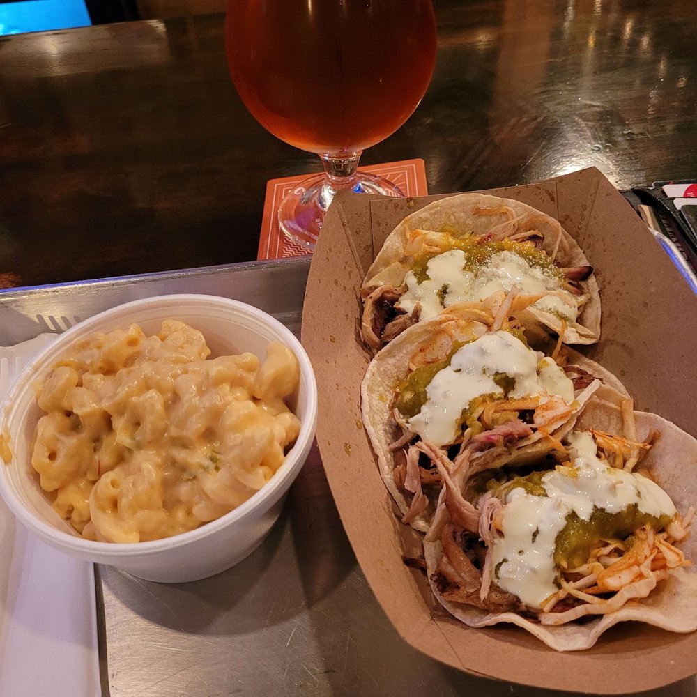 Muchachos Tacos & Food Truck - Pork street tacos and hatch mac - Food Trucks Near Me - Lincoln, Nebraska Muchachos Tacos & Food Truck - Pork street tacos and hatch mac - Food Trucks Near Me - Lincoln, Nebraska