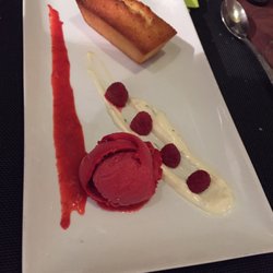 La Table Ruthénoise - Financier aux amandes avec sorbet de fraise