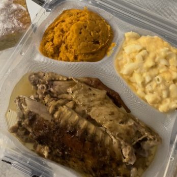 Oohh's and Aahh's - Turkey Wings (2pcs) Yams Signature Mac & Cheese - American Near Me - Washington, DC, District of Columbia Oohh's and Aahh's - Turkey Wings (2pcs) Yams Signature Mac & Cheese - American Near Me - Washington, DC, District of Columbia
