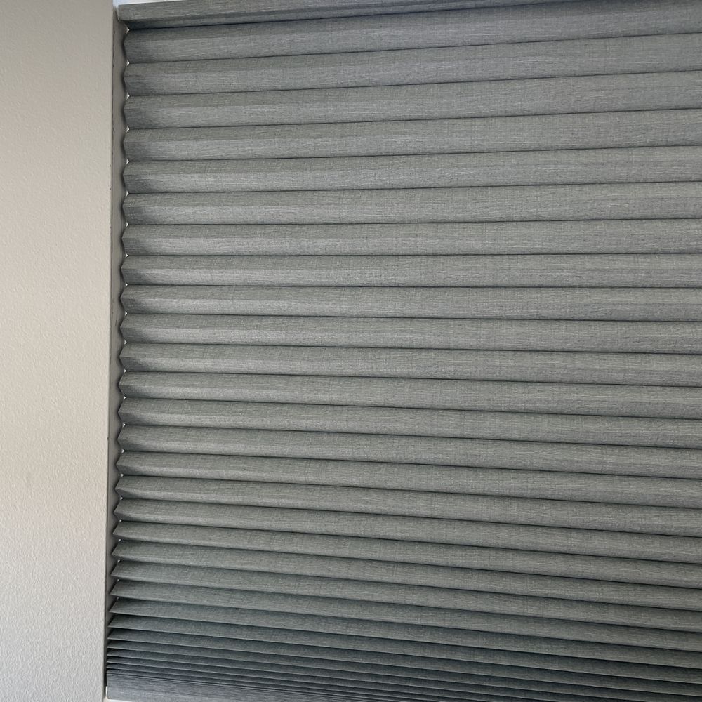 3 Day Blinds - This is the color of the older blinds in the bedroom. My bedroom now has gray blinds (old) and one blue blinds (new) :( - Shades & Blinds Near Me
