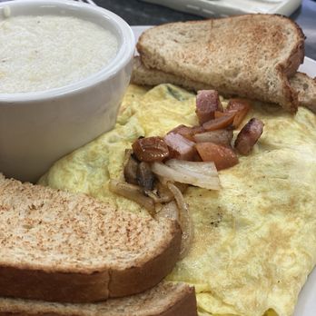 Quinn’s - Breakfast Combo - Breakfast & Brunch Near Me - Savannah, Georgia Quinn’s - Breakfast Combo - Breakfast & Brunch Near Me - Savannah, Georgia