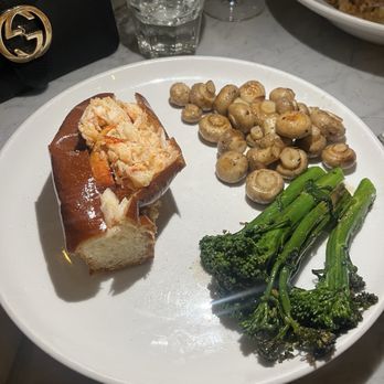 Mignonette - Maine Lobster Roll w/ Sautéed Mushrooms & Broccolini - New American Near Me - Miami, Florida