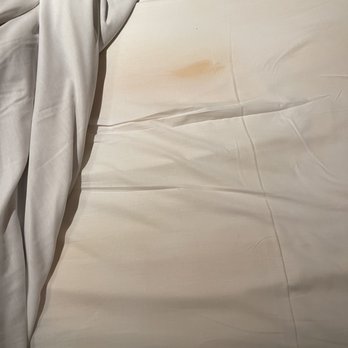 Den Mother Wellness - Dirty sheets on massage table - Massage Therapy Near Me - Venice, California Den Mother Wellness - Dirty sheets on massage table - Massage Therapy Near Me - Venice, California