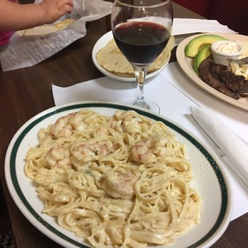 Yoas Cafe - Pasta Alfredo con camarones - Cuban Near Me - Miami, Florida Yoas Cafe - Pasta Alfredo con camarones - Cuban Near Me - Miami, Florida
