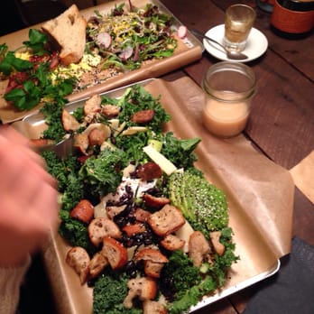 Roamers - Kale salad - Cafes Near Me - Berlin, BE