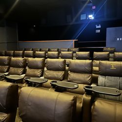Consolidated Theatres Pearlridge - No one here!