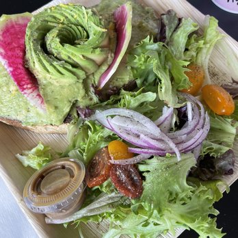 Le Cafe De La Plage - Avocado toast - Coffee & Tea Near Me - Malibu, California Le Cafe De La Plage - Avocado toast - Coffee & Tea Near Me - Malibu, California