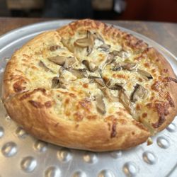 Luigis - Small Super Garlic with Mushrooms, Fantastic!!