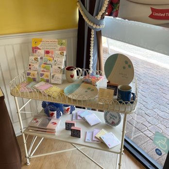 Nothing Bundt Cakes - Inside decor - Bakeries Near Me - Winter Park, Florida