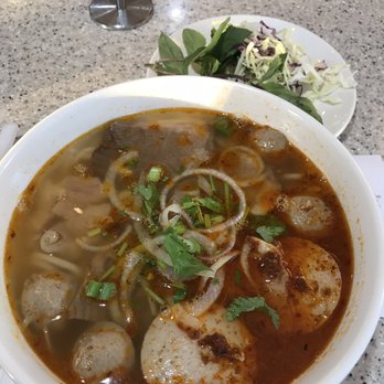 Pho Banh Mi Che Cali - Bun Bo Hue, spicy beef and pork noodle soup - Vietnamese Near Me - Pasadena, California Pho Banh Mi Che Cali - Bun Bo Hue, spicy beef and pork noodle soup - Vietnamese Near Me - Pasadena, California