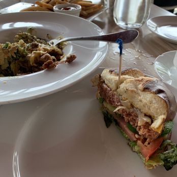 Full Bloom Vegan - Jackfruit Carnitas & Beyond Burger - Vegan Near Me - Miami Beach, Florida