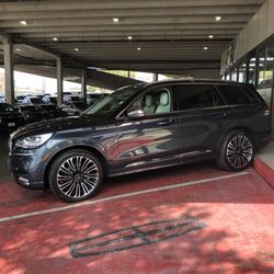 Lux Collision Center - Lincoln Aviator Lux Repaired