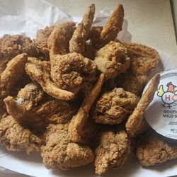 10 wings (with fries underneath)