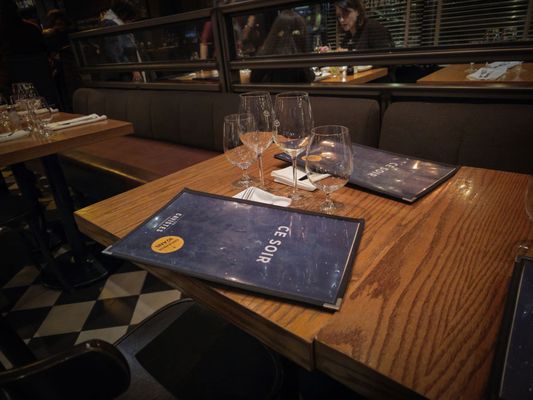 Les Cavistes | Bistro Bar à vin Boutique by null