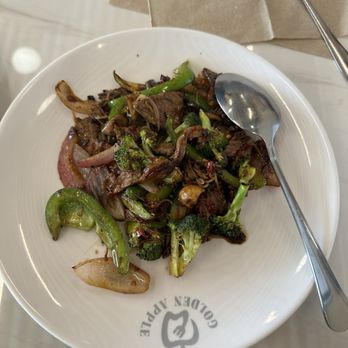 Golden Apple Buffet - From Hibachi Grill: green peppers, beef, red onions, mushrooms, broccoli, and jalapeños. It was delicious. I asked for the spicy sauce. - Buffets Near Me - Papillion, Nebraska