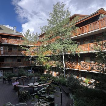 Fox Hotel & Suites - Hotels Near Me - Banff, Alberta Fox Hotel & Suites - Hotels Near Me - Banff, Alberta