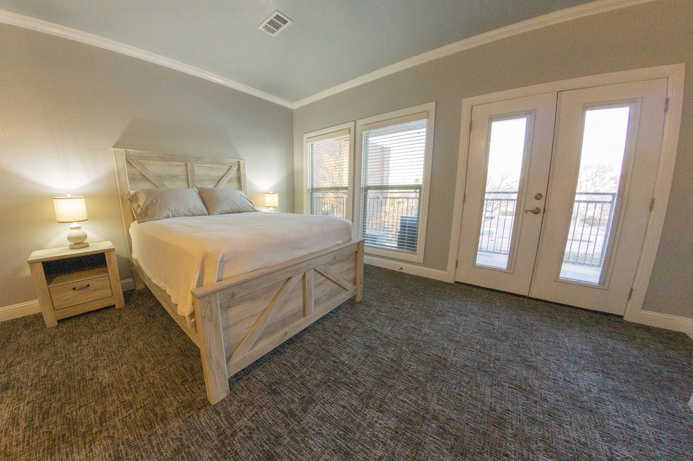 OAK ST BED AND VOUCHER Updated October 2024 16 Photos 212 N Oak