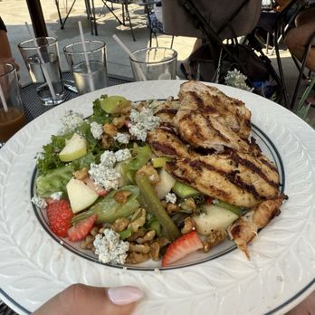 Madison Cafe and Grill - Apple Berry Salad - Lebanese Near Me - Edgewater, New Jersey