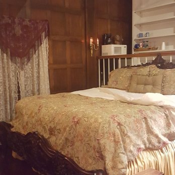 Pilot Knob Inn - Bed & Breakfast Near Me - Pinnacle, North Carolina