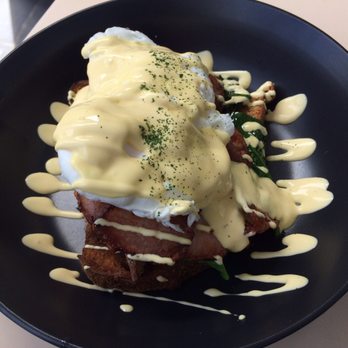 The Steampunk - Eggs Benedict with bacon - Cafes Near Me - Milsons Point, NSW