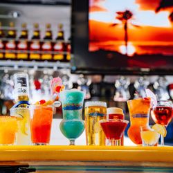 Full bar, 21 oz cocktails